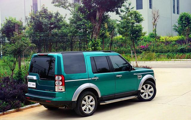 路虎发现4车身改色贴膜pwf高光金属墨绿膜