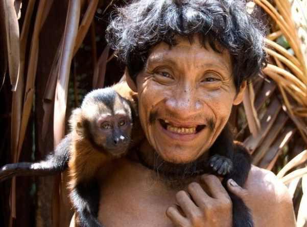 因为阿佤族族人会带着所拥有的一切在深林里穿梭.