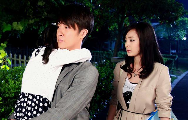 当年还传言说他和姚笛之所以分手的缘故就是李璐茜的插手呢,不过,我