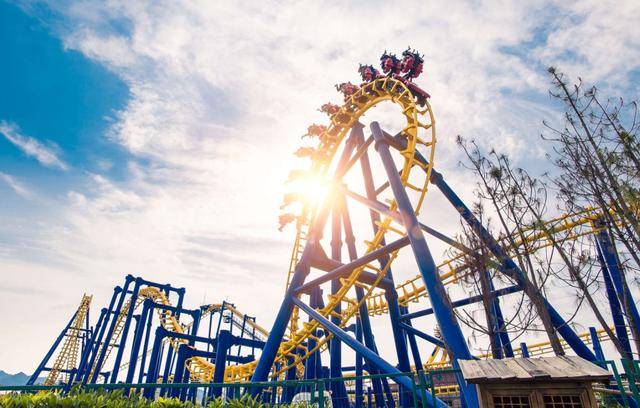 杭州乐园杭州乐园有点类似于芜湖方特,里面的项目也特别的多,不过主要