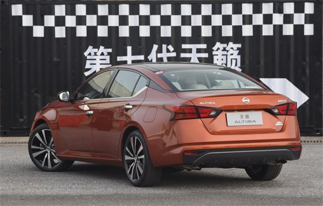 新天籁和亚洲龙杀进广州车展,福克斯却已变心?-新浪汽车