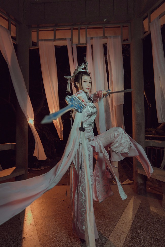 剑网三cos朔雪秀姐这个秀姐好好看