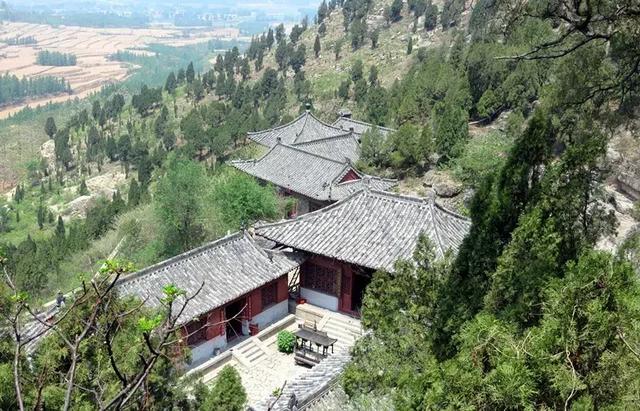 翠屏山的宝峰寺,洪范池镇的古村落还有玛钢公园等等美景遍布平阴哪怕