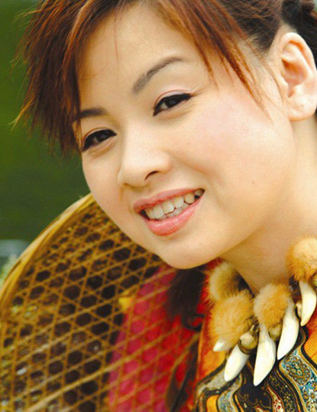 她14岁进艺术学校,凭借《山路十八弯》一夜爆红!如今却成这样