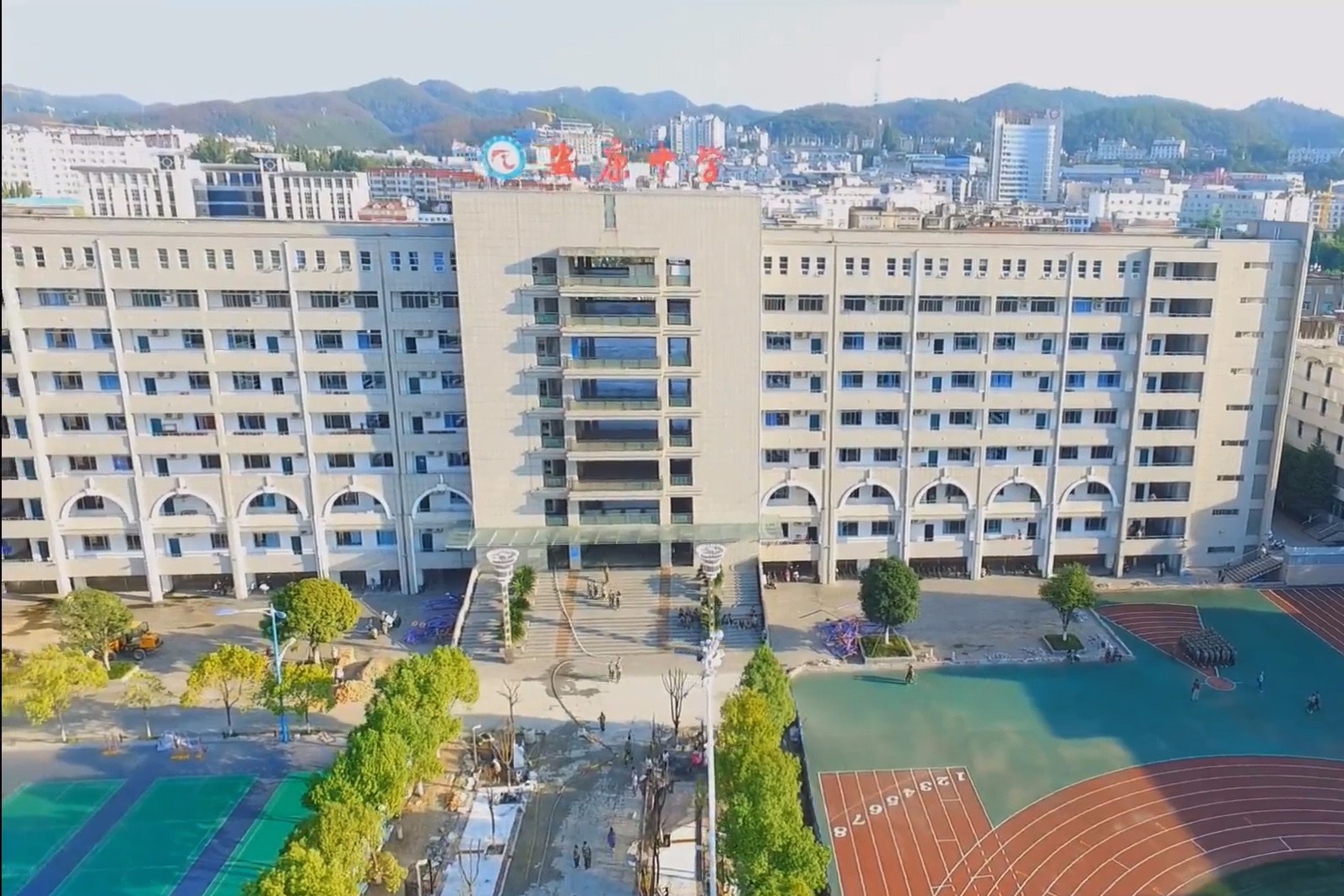 回忆母校安康高中三年生活,大学生做诗一首《再别安中》