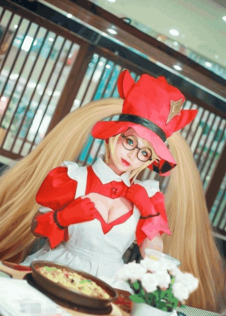 中小编为大家介绍过王者荣耀王昭君,大乔,小乔,李白等精彩的cosplay