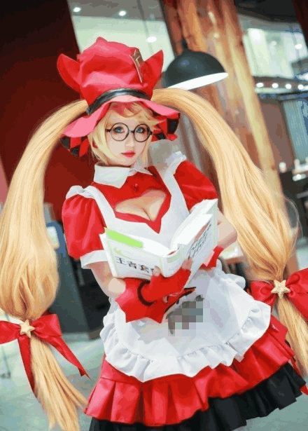 王者荣耀: 安琪拉魔法小厨娘皮肤cosplay, 网友呼好"胸