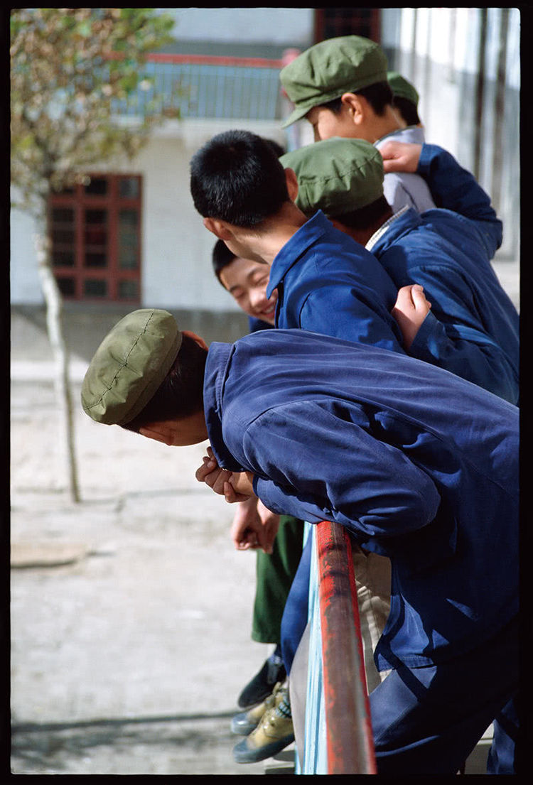 青春无悔!摄影师镜头记录下的八十年代的高考与青春!