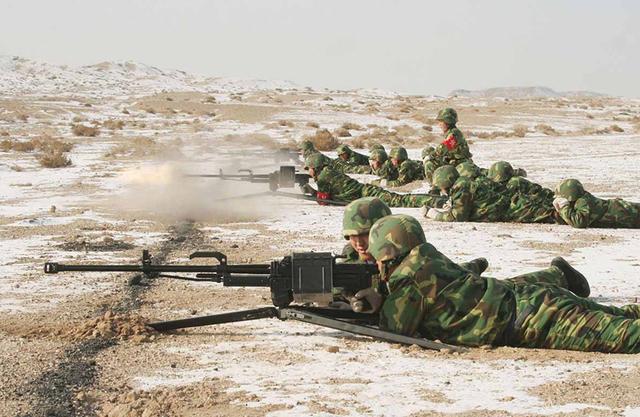 解放军的山地步兵为什么要装备这么多重机枪?图片让印度媒体沉默