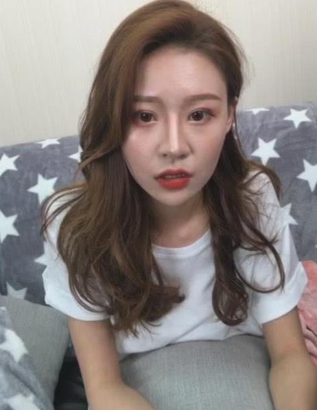 抖音女神温婉首次开播澄清黑料, 全程不开美颜, 网友: 长得太丑了