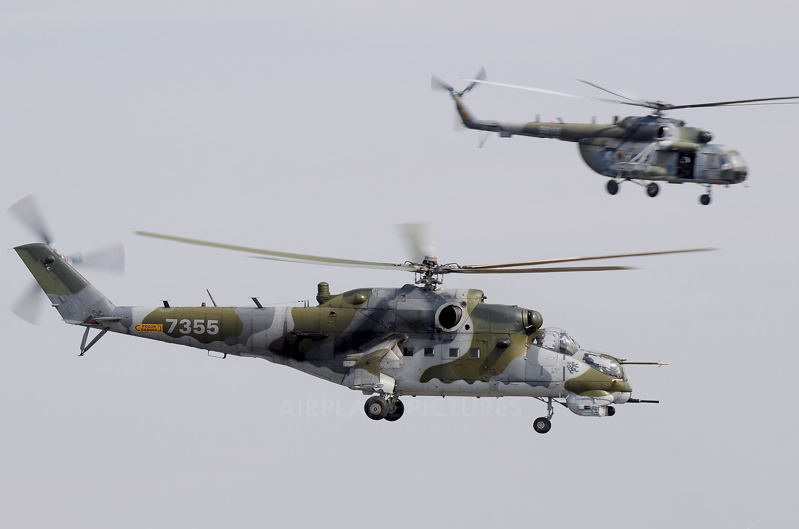 苏联俄罗斯武装直升机的先驱者米24型雌鹿武装直升机