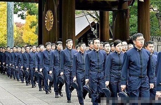 日本建立了本国第一所近代化军事学校,随后形成了陆军大学,陆军士官