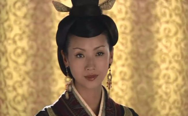 她15年生了12个孩子,史称最能生的皇后,后来被皇帝含泪赐死