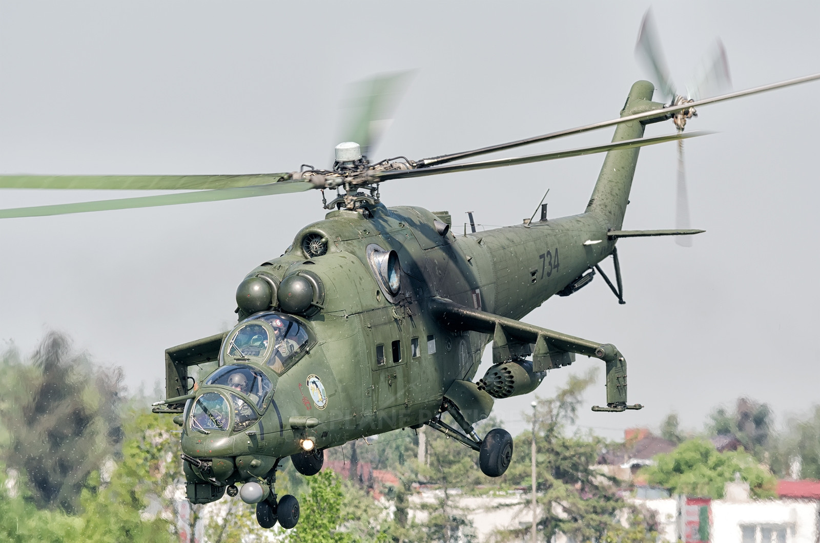 苏联俄罗斯武装直升机的先驱者米24型雌鹿武装直升机