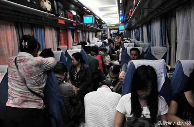 坐火车为啥晚上空调感觉这么冷?硬座车厢为啥从来不关灯?
