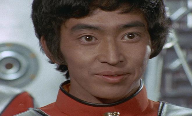 凤源是雷欧奥特曼在地球上的人类形象,因为自己的家乡已经被毁,所以