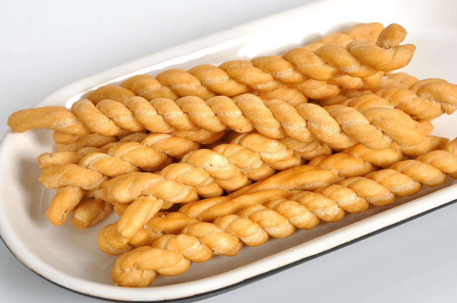 几分钟教你学会咸香酥脆的小麻花,在家炸出当零食!