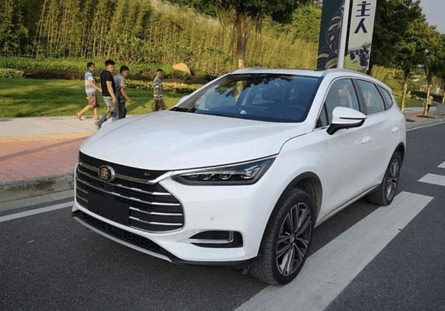 广东首提比亚迪唐白色燃油版上手过后车主说出了它的优点和缺点