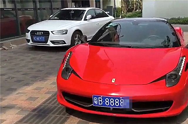 深圳偶遇388万法拉利,本不会注意,但车牌四连号实在太霸气!