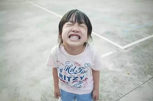 意翔挂完电话,像被霜打的茄子一般,垂头丧气地走回自己的房间.