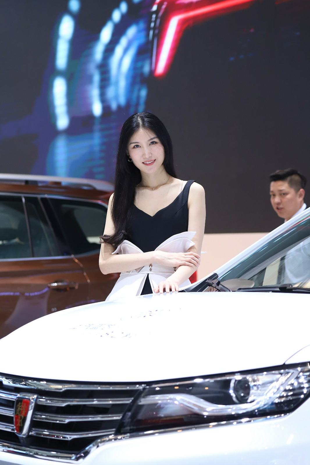 天津车展现场众多车模妹纸中你觉得哪一位最好看呢