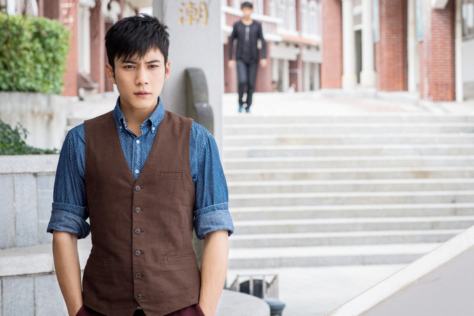 韩东君《重返二十岁》变忠犬男友 少年身老头心反差萌十足