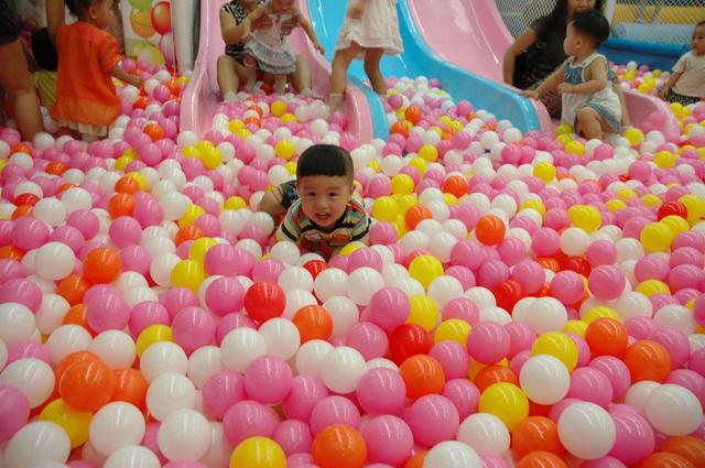 带孩子出去玩的时候,有些地方再好玩也尽量不让孩子去.