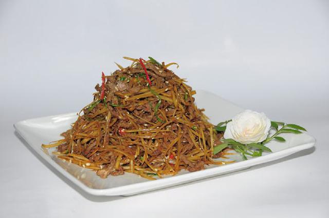 秘制"炒牛蒡牛肉丝",超简单,喝酒下饭必备菜品,看着都流口水