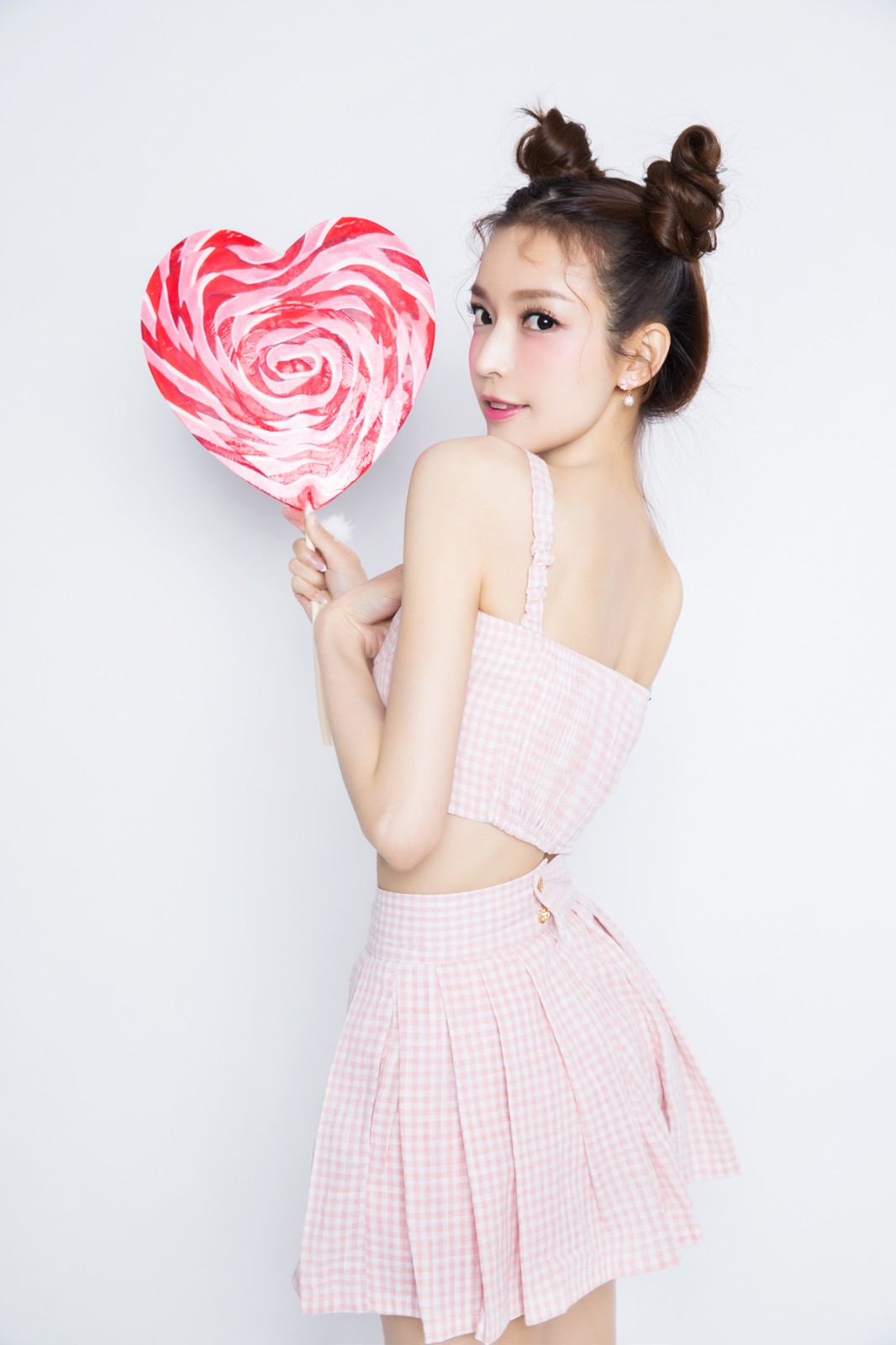 叶子淇曝六一可爱写真童颜如漫画少女