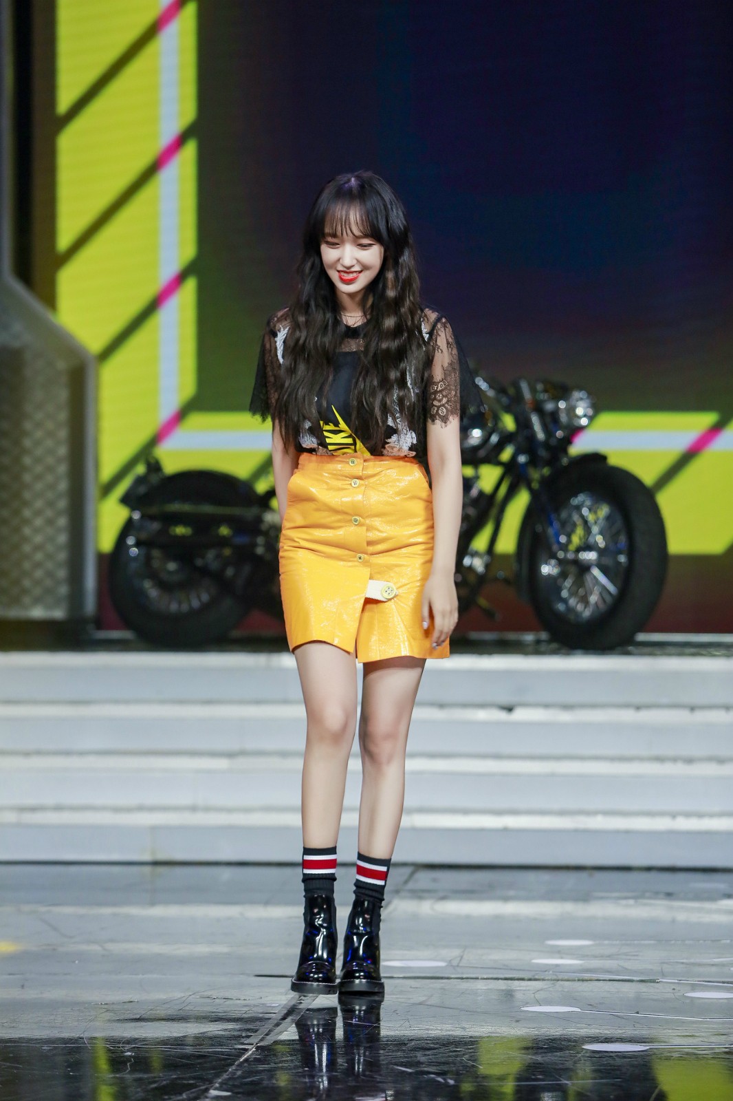 程潇《天天向上》助力王一博心愿周 师兄妹"互怼"爆笑十足