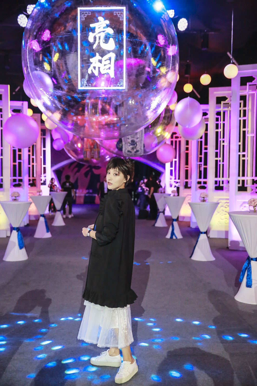 王蕊亮相2018北京时装周 个性演绎"中国女孩"