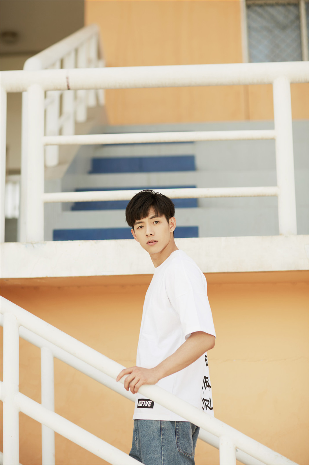 刘名凯曝光新写真清新帅气眼神深邃撩人