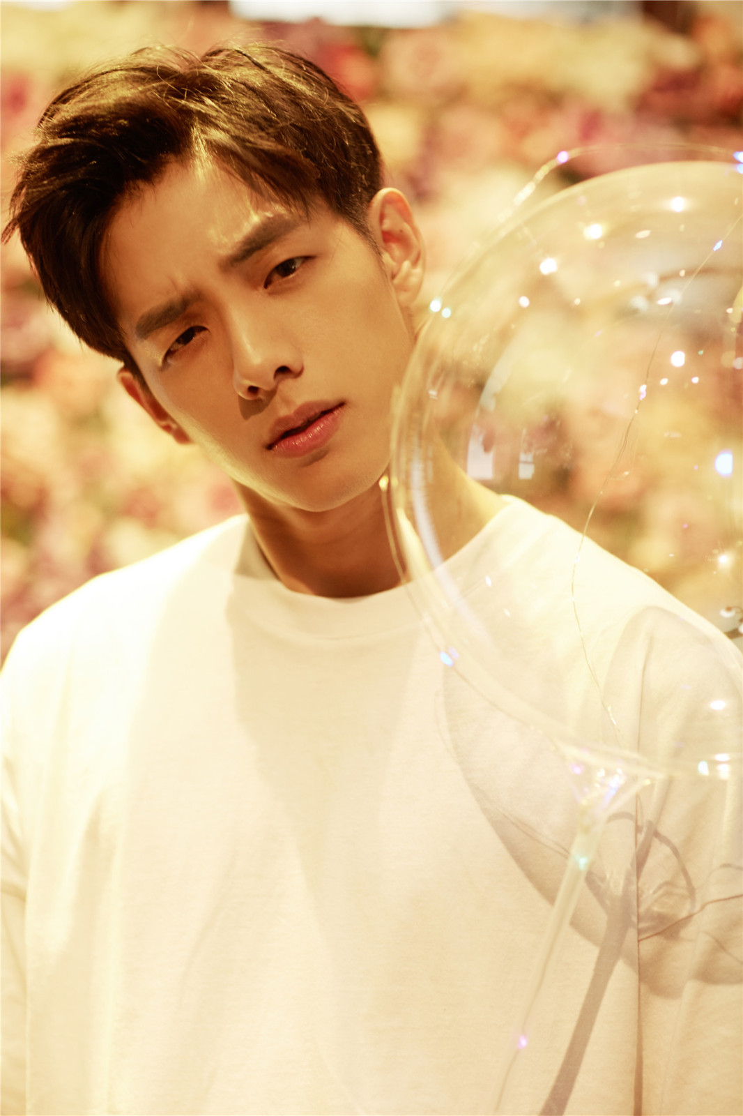 刘名凯曝光新写真清新帅气眼神深邃撩人