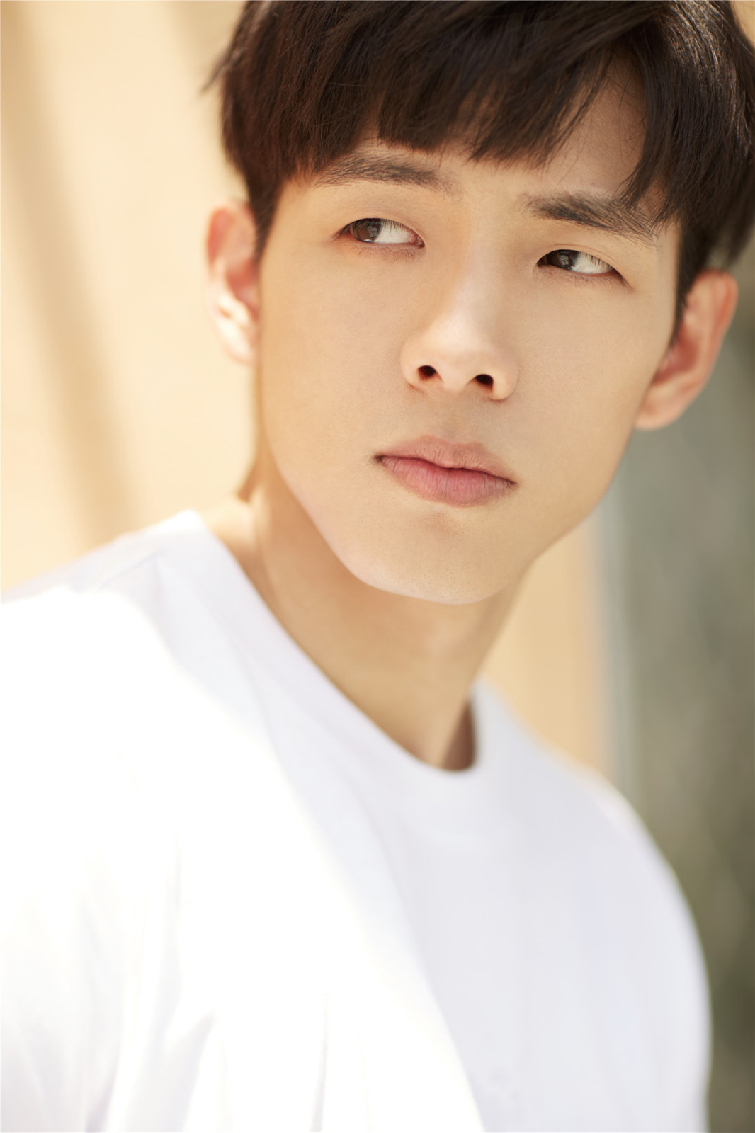 刘名凯曝光新写真清新帅气眼神深邃撩人