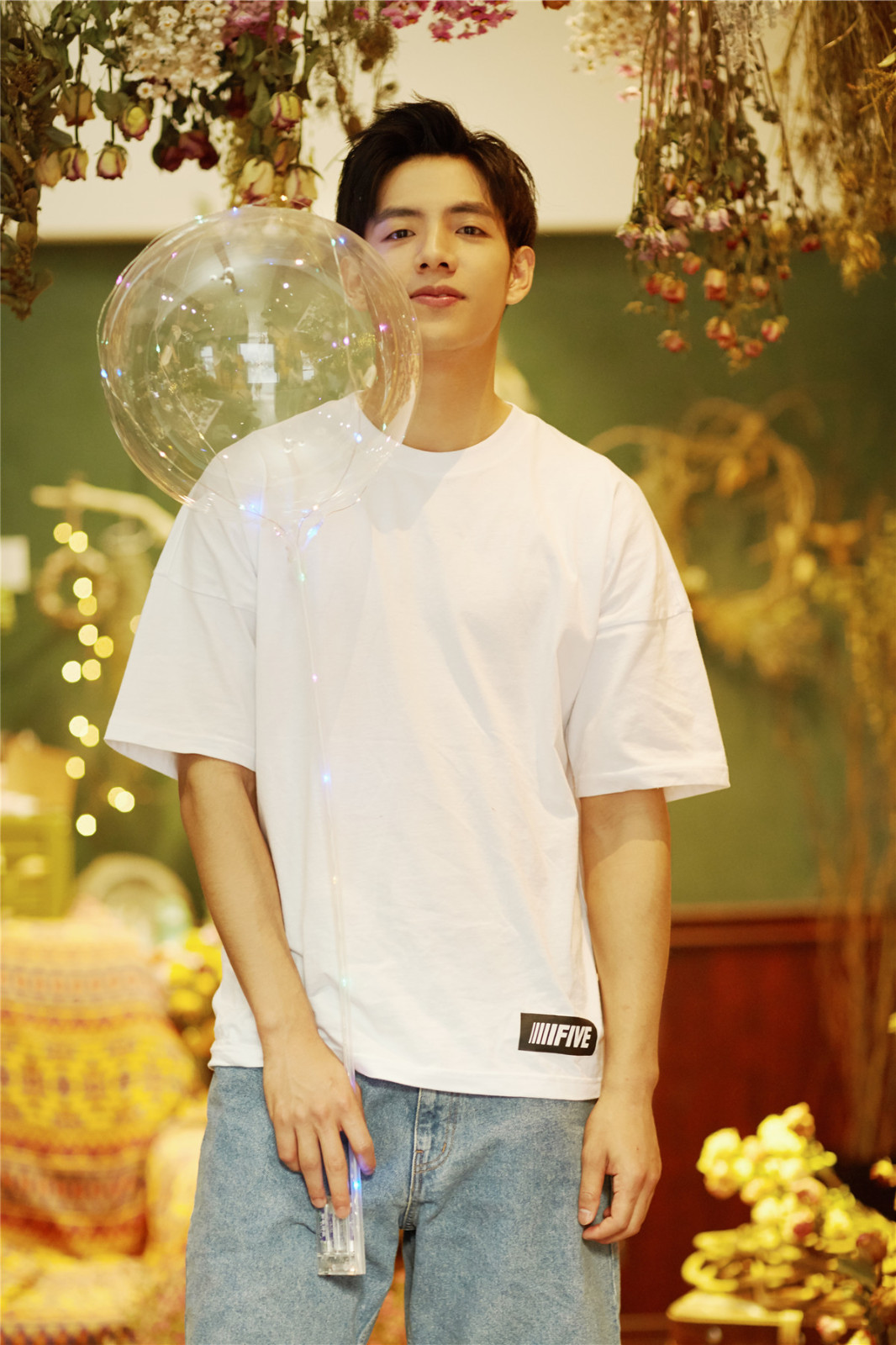 刘名凯曝光新写真清新帅气眼神深邃撩人