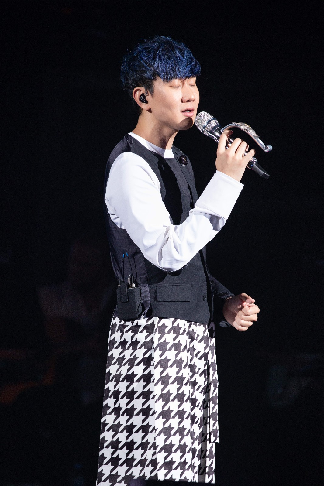 jj林俊杰香港红磡high唱三晚 引众星齐聚"圣所"