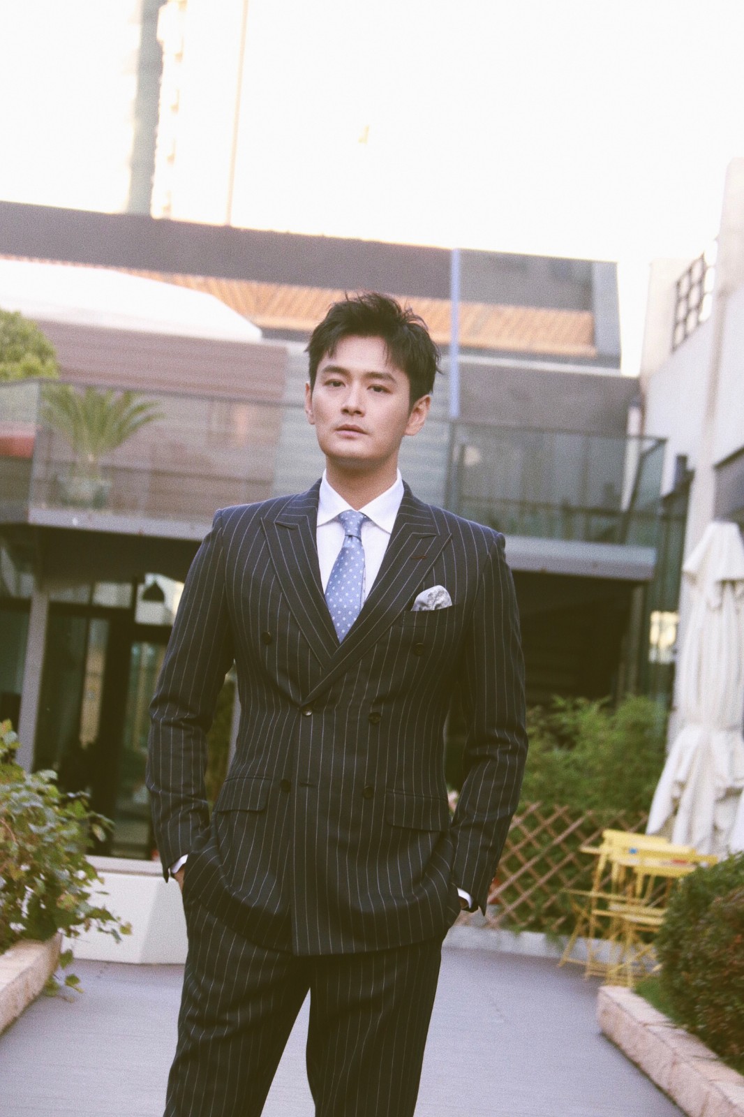 王雨亮相elleman盛典 与王媛可齐现身秀恩爱