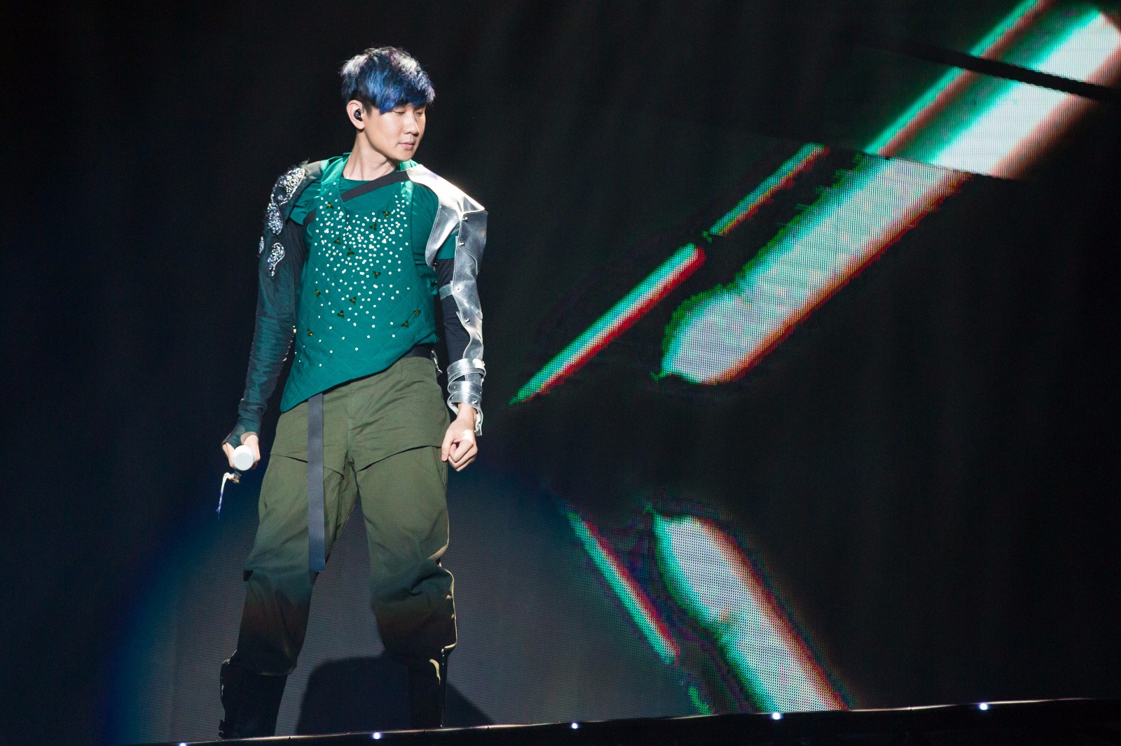 正是jj林俊杰倾尽心力打造"圣所"的初衷,不仅力邀"西洋音乐教父"david