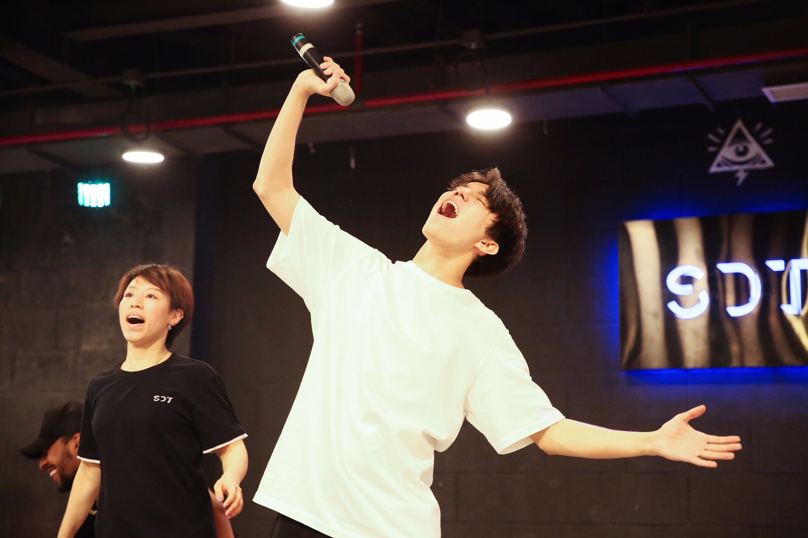 舞蹈天团sdt倾情助力  新歌舞蹈首秀引期待