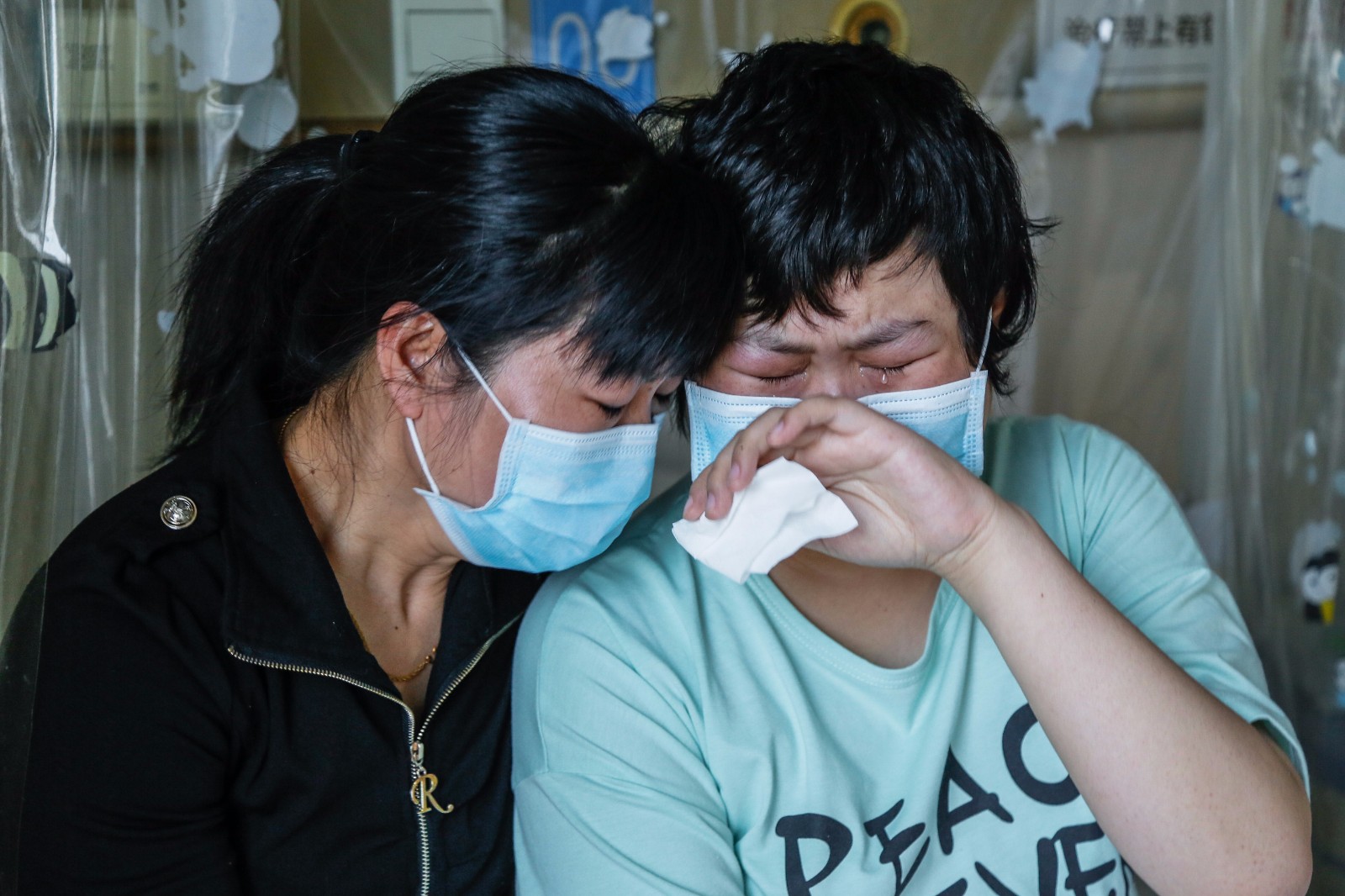 血癌美女放弃治疗任性去旅行,癌细胞消失,爸妈哭着又送医