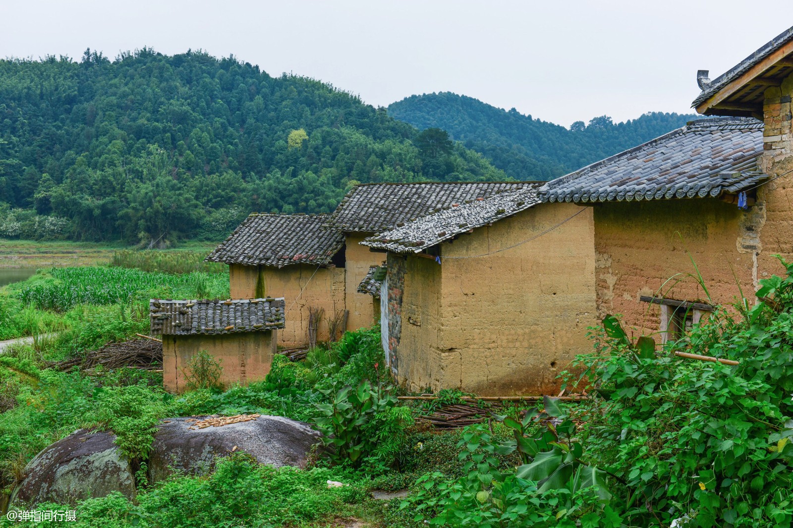 隐于深山的广西壮族古寨,因山上风吹石头声音如鼓而披上神秘面纱