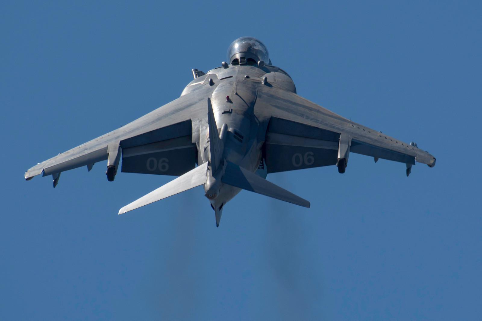 英国鹞/海鹞垂直起落战斗机,马岛战争中一战成名,但还是退役了