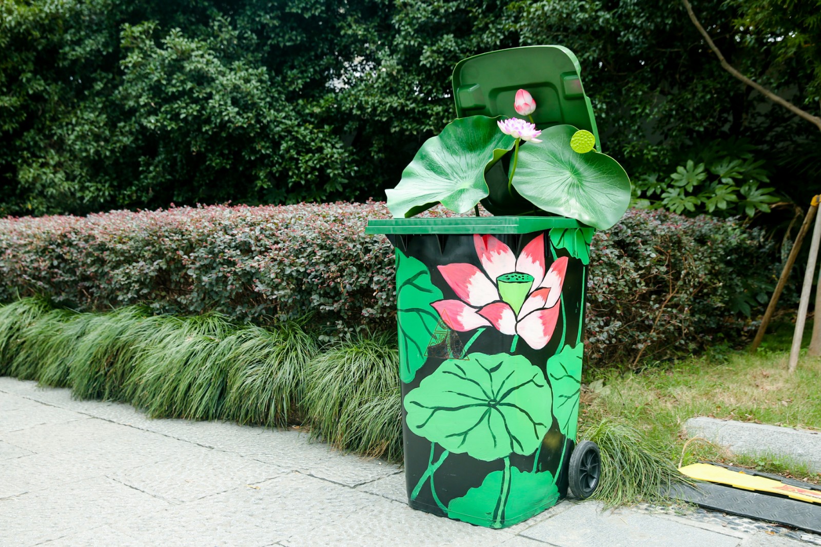 美院高材生助力淘宝造物节,西湖边的垃圾桶也集体"卖萌"