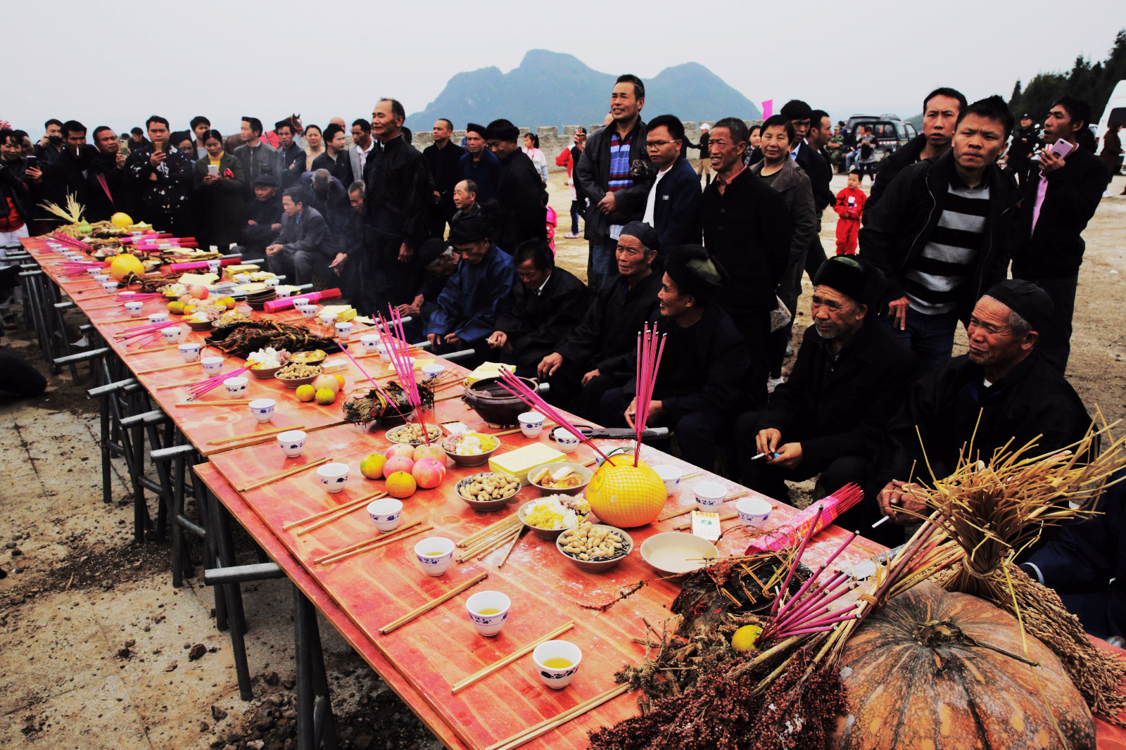 穿上盛装登端坡兴高采烈看马赛探访三都水族端节十