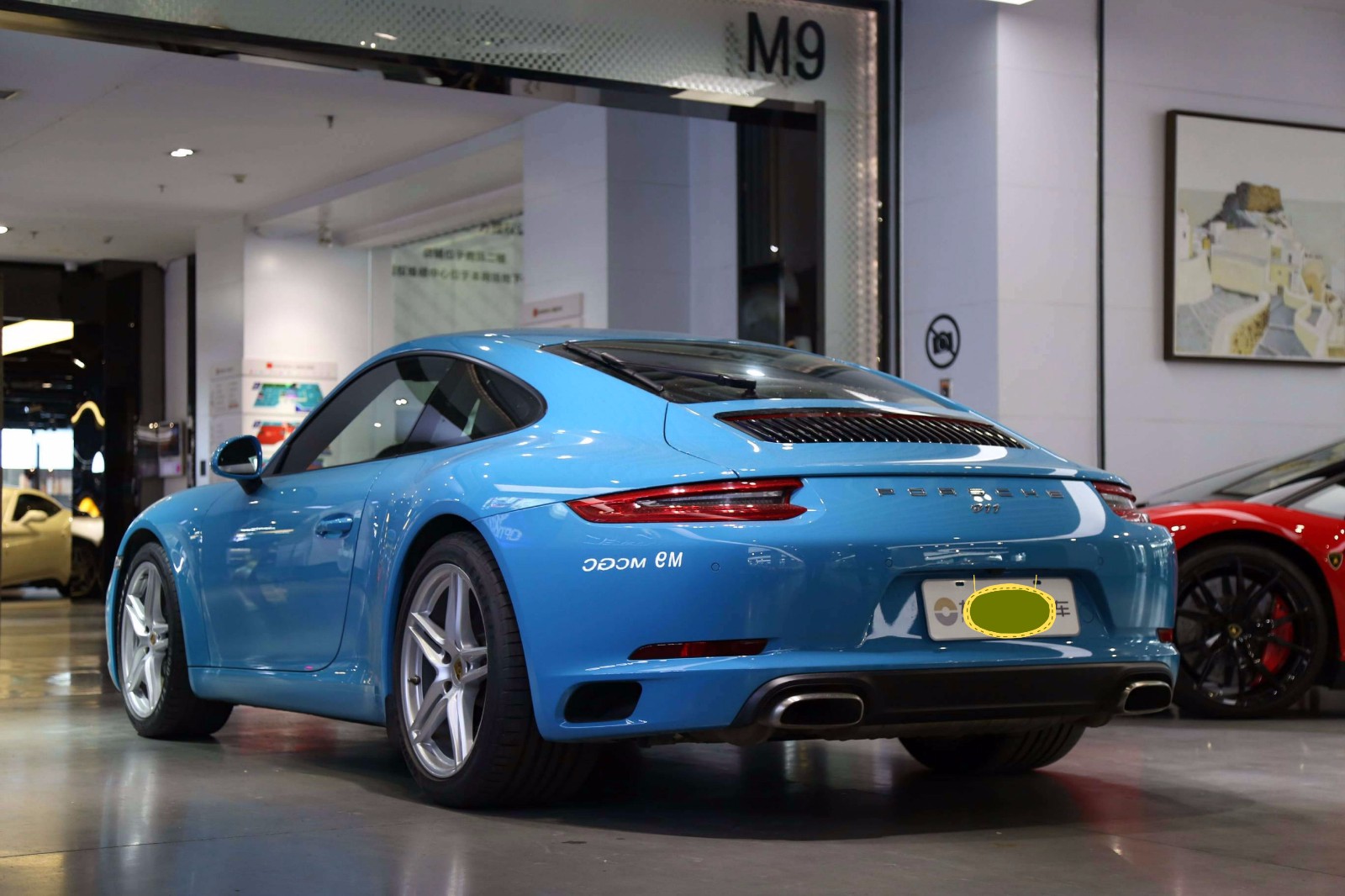 蓝色保时捷911carrera30t