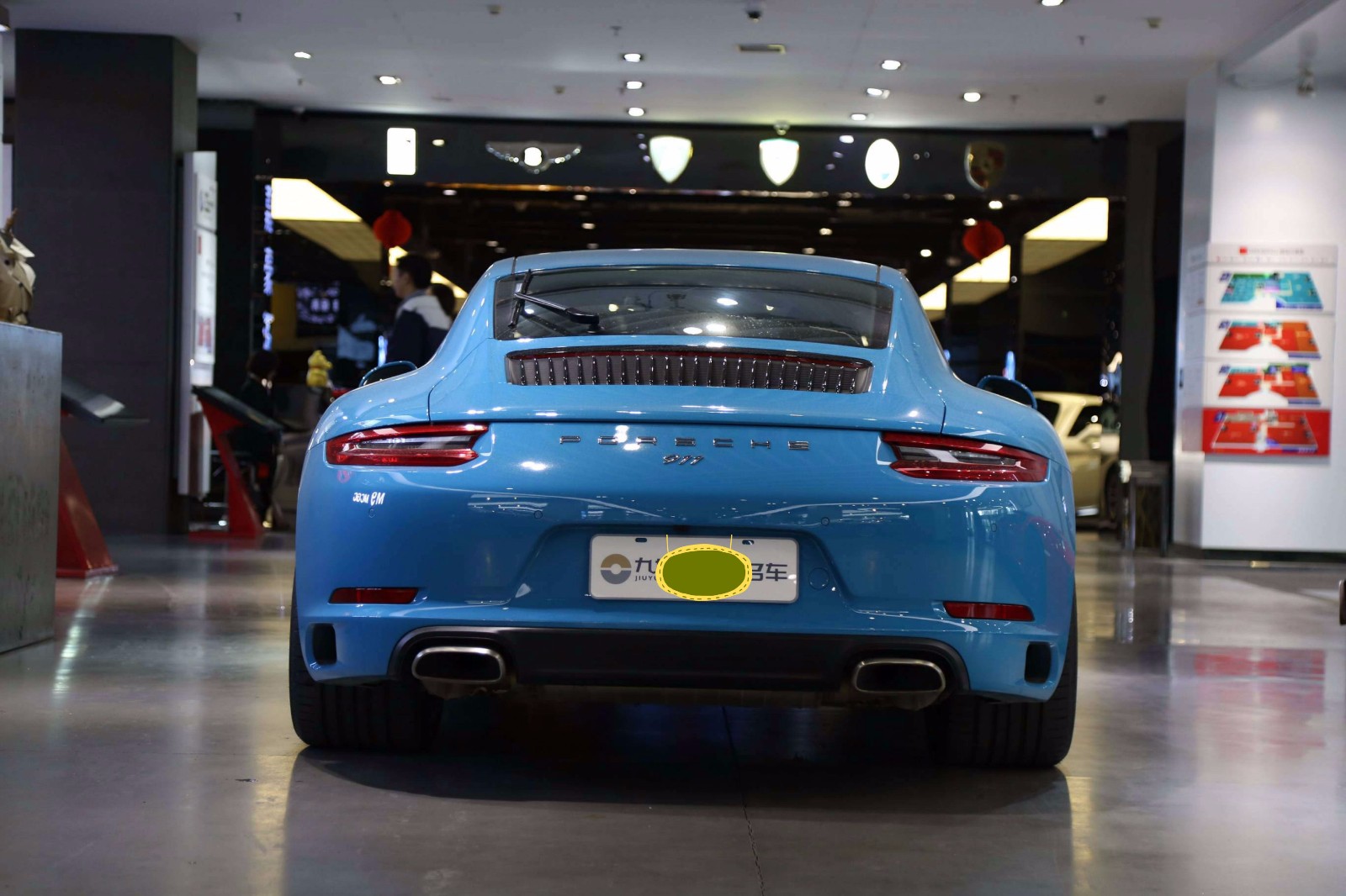 蓝色保时捷911carrera30t