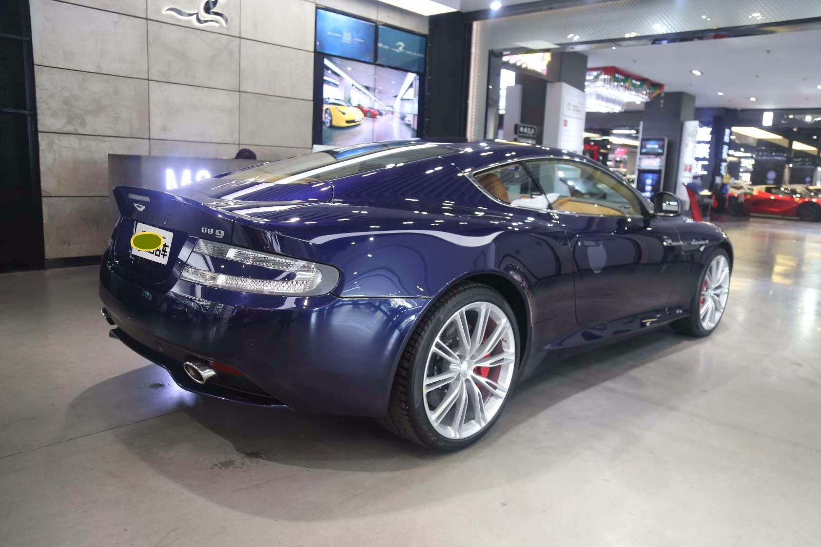 跑车蓝色阿斯顿马丁db9 6.0l coupe