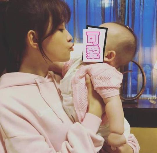 孙怡女儿后脑勺较大, 被网友称作更像爸爸一些