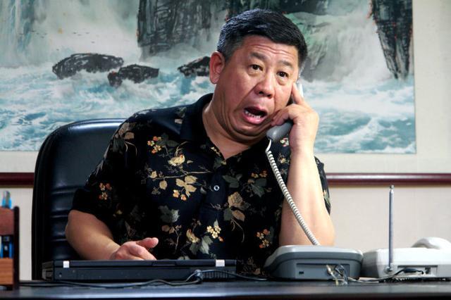 中的镇党委书记计夫顺,《希望的田野》中的党委书记徐大地,到《阻击