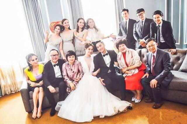 阿娇婚纱照曝光，婚礼现场哭成泪人，细微之处看赖弘国有多爱她